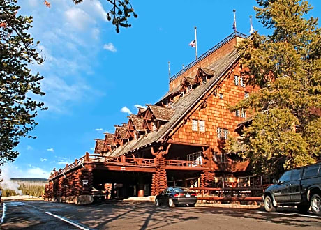Old Faithful Inn