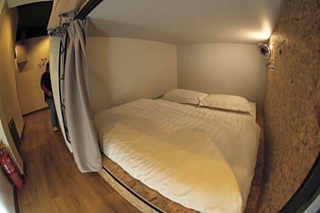 Double Bed in Mixed Dormitory Room 