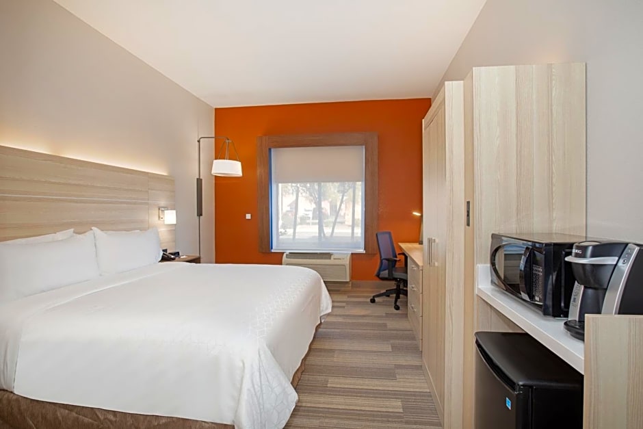 Holiday Inn Express & Suites Phoenix Glendale Dist by IHG