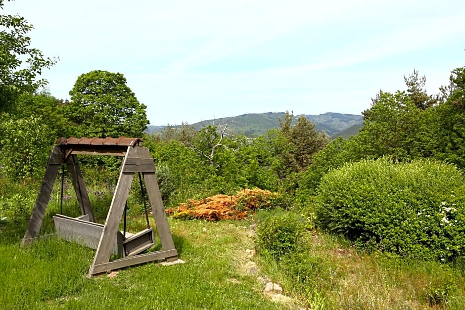 Les Grangeonnes, gîtes nature, piscine, bain nordique, sauna pour accueil familiale ou de groupe