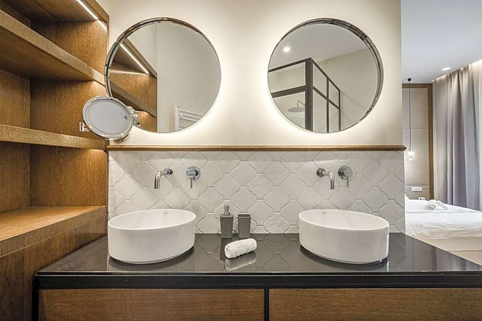 Budapest Eye- Boutique Suites, by BQA