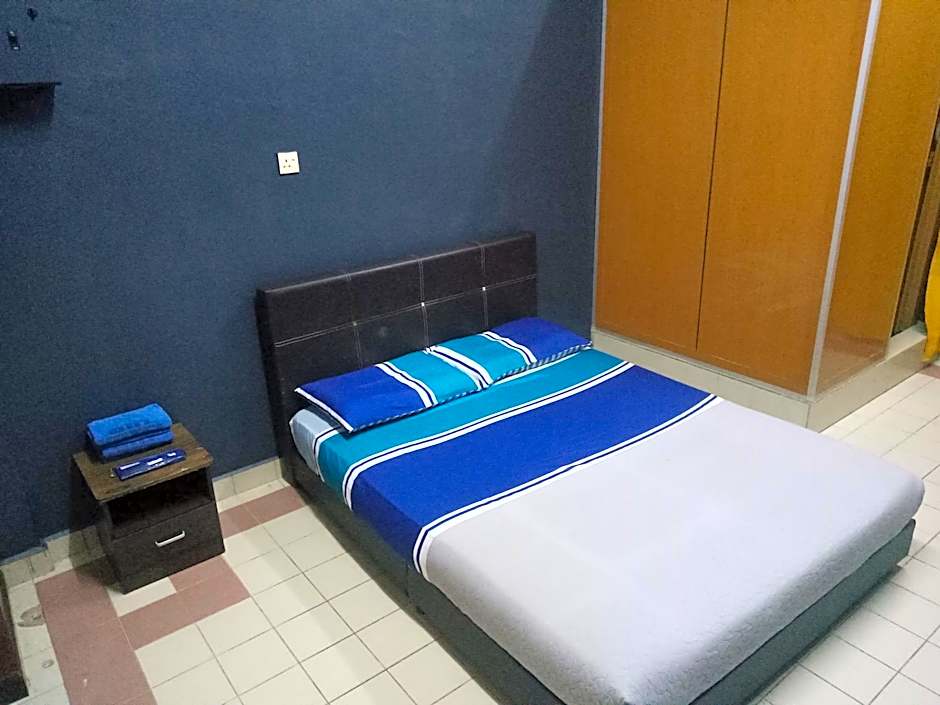 KUALA BESUT JETTY BUDGET HOTEL AIN - In front of Kuala Besut Jetty