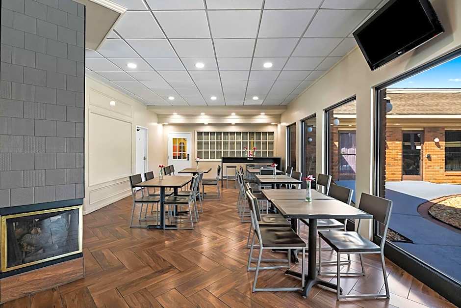 Quality Inn & Suites Fayetteville I-95