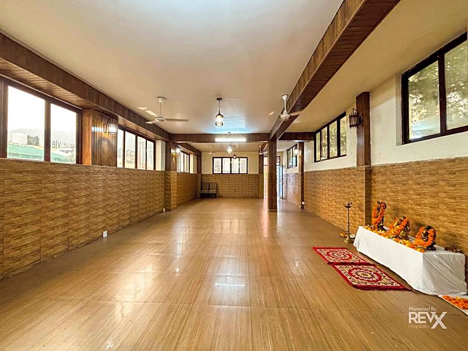 Hotel Nirvana Palace Near Parmarth Niketan