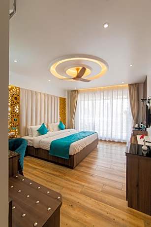 Deluxe Double or Twin Room with Mountain View