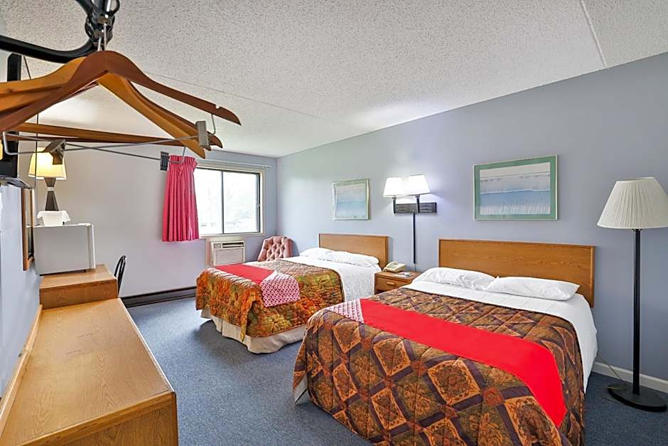 OYO Hotel Pipestone MN, Canterbury Park