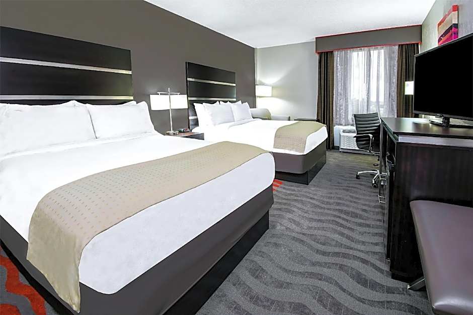 Photo 1 of 1 of 1 King Bed, Hearing/Mobility Accessible, Grab Bars, Bathtub