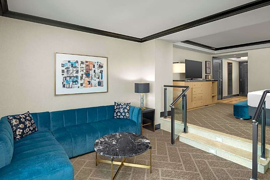 Photo 1 of 7 of Premium 1 King Bed Suite, Smoking
