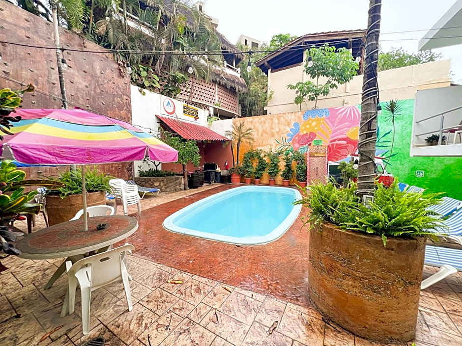 ITH Sayulita Amazing Surf Hostel