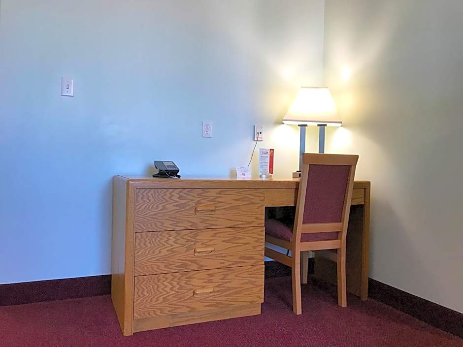 Super 8 by Wyndham Kindersley