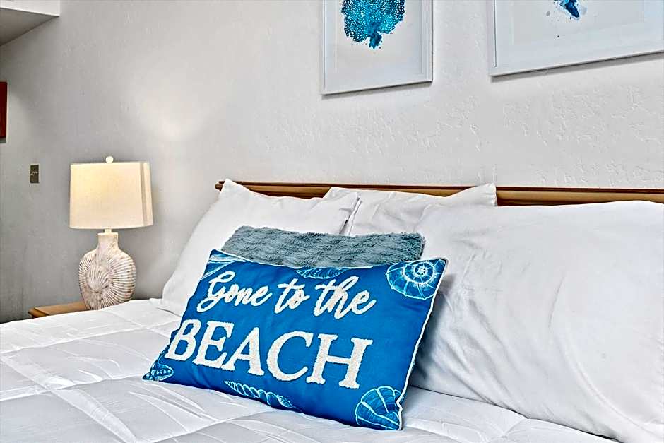 Beach House Inn & Suites