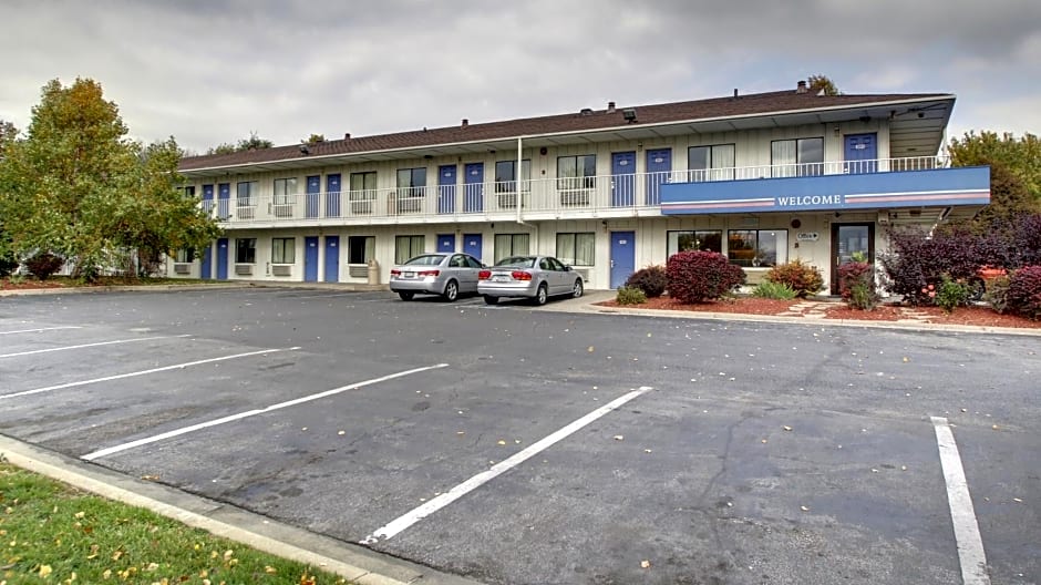 Motel 6-Des Moines, IA - North