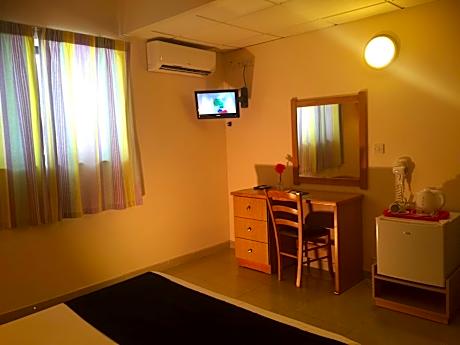 Economy Triple Room