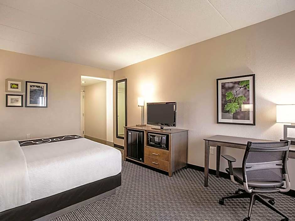 La Quinta Inn & Suites by Wyndham Baltimore N/White Marsh