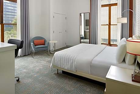 Deluxe Room, 1 King Bed, Corner