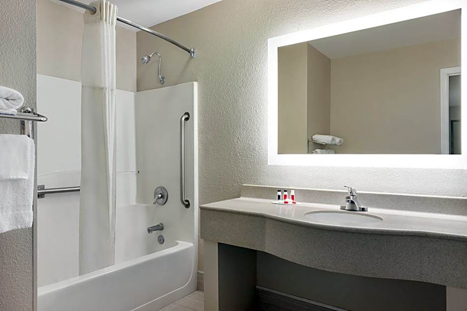 Howard Johnson by Wyndham Chattanooga Lookout Mountain I-24