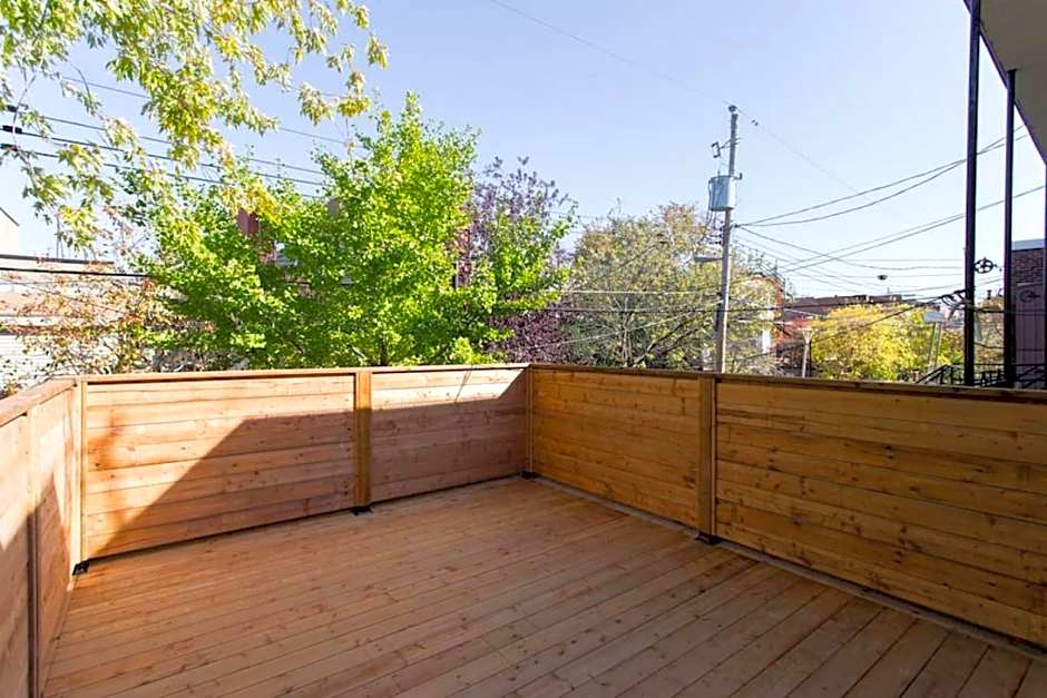 Design 3 bedroom flat with private terrace in Little Italy by Denstays