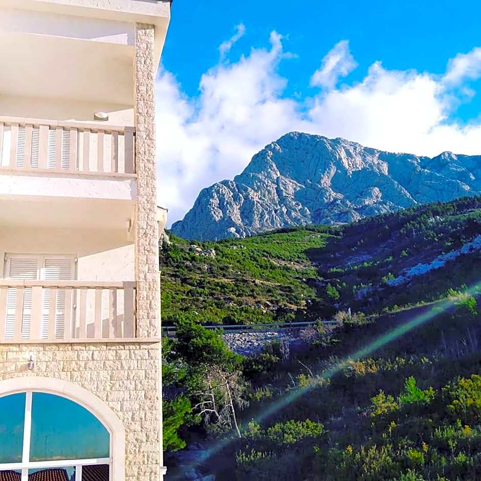 White Stone Villa 43