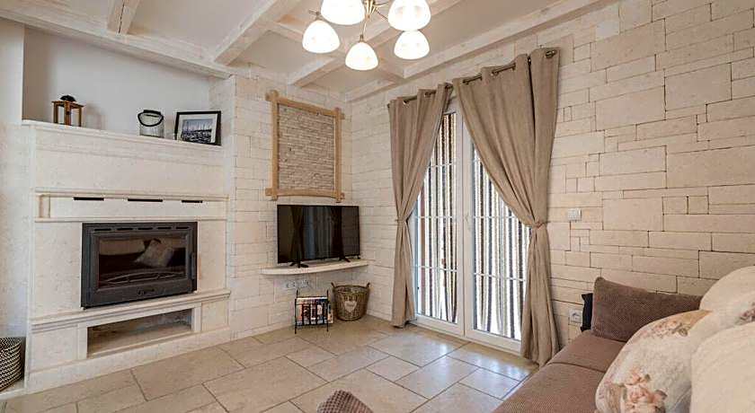 Villa Kirsten with heated pool, jacuzzi and sauna - by TA Leut Agency