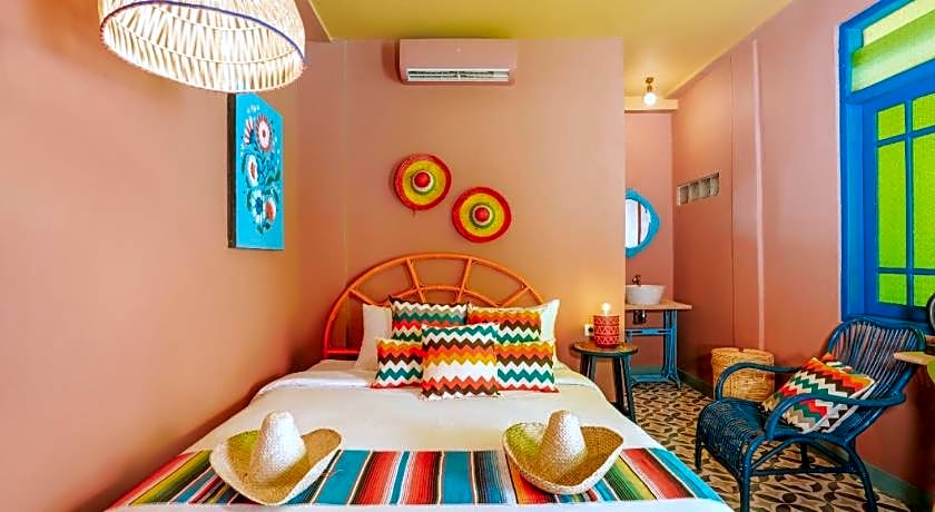 Por Aqui Stay & Dine