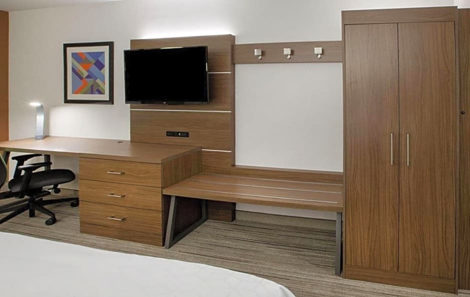 Holiday Inn Express Hotel & Suites Woodland Hills By IHG