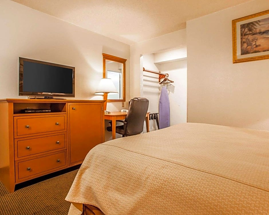 Photo 1 of 7 of 1 Double Bed, Nonsmoking