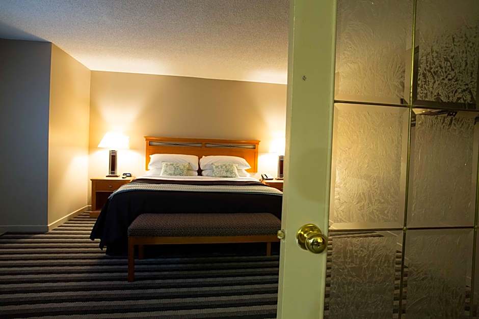 Royal Hotel West Edmonton, Trademark Collection by Wyndham