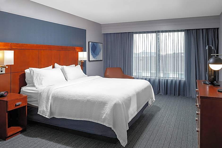 Courtyard by Marriott Long Island MacArthur Airport