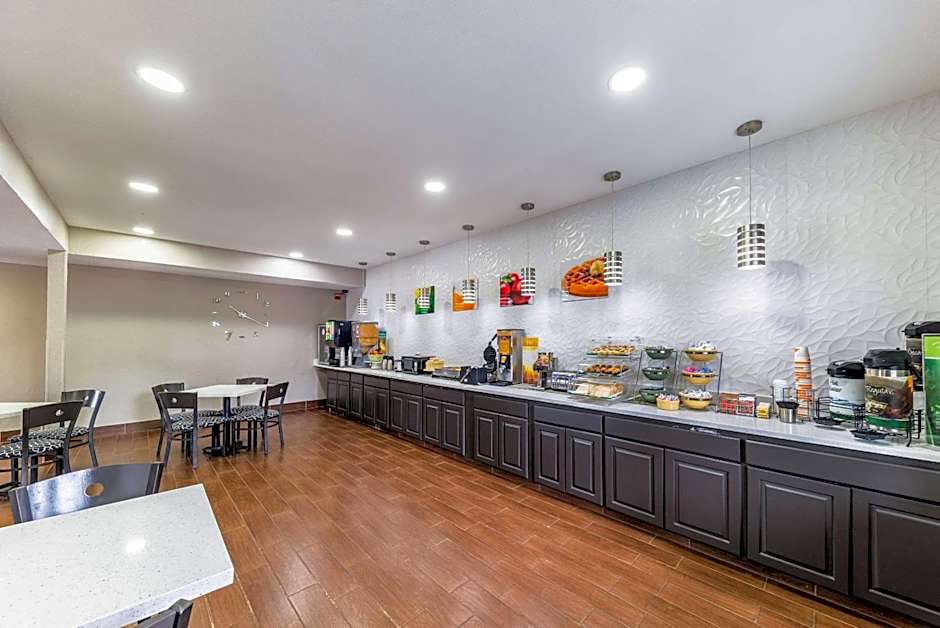 Quality Inn & Suites Canton