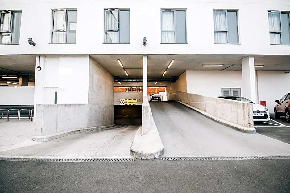 Holiday Inn Express Belfast City Queens Quarter By IHG