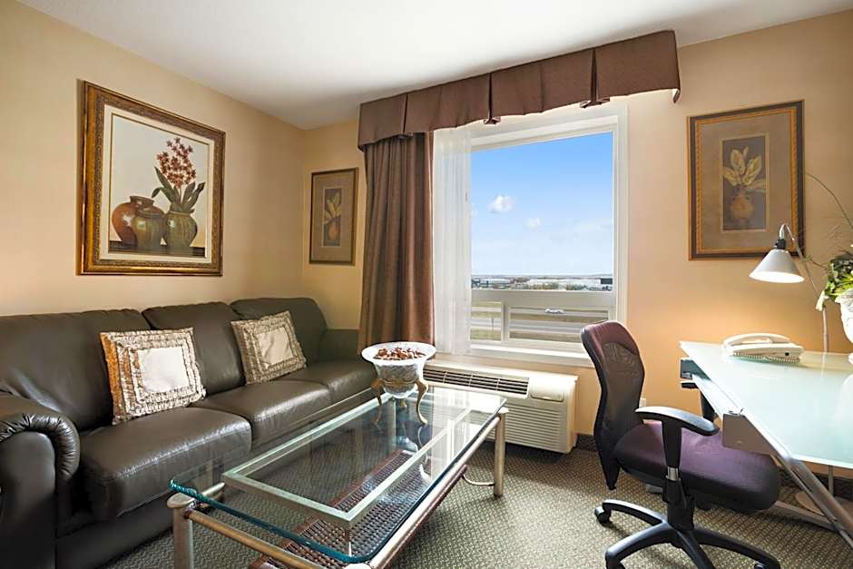 Ramada by Wyndham Clairmont/Grande Prairie