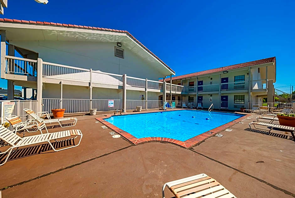 Motel 6-Dallas, TX - Farmers Branch