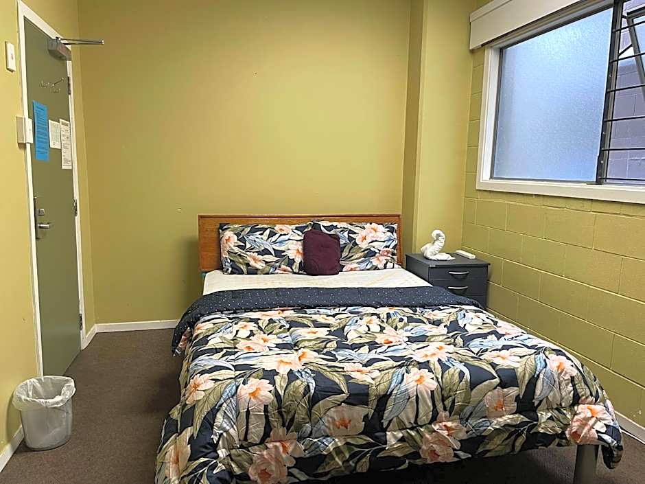 Silverfern Backpackers