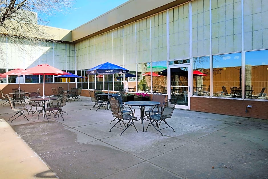 Ramada Mitchell Conf Center – Mitchell, SD