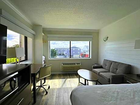 Deluxe Double Room with Side Sea View