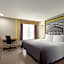 Super 8 by Wyndham Meadowlands