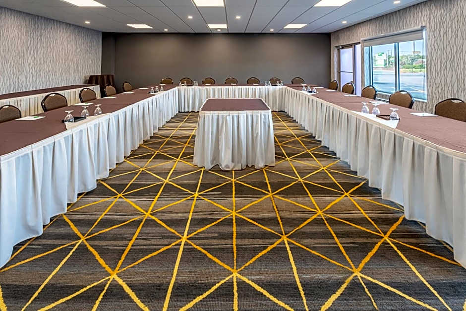 Holiday Inn Hotel And Suites Wausau-Rothschild By IHG