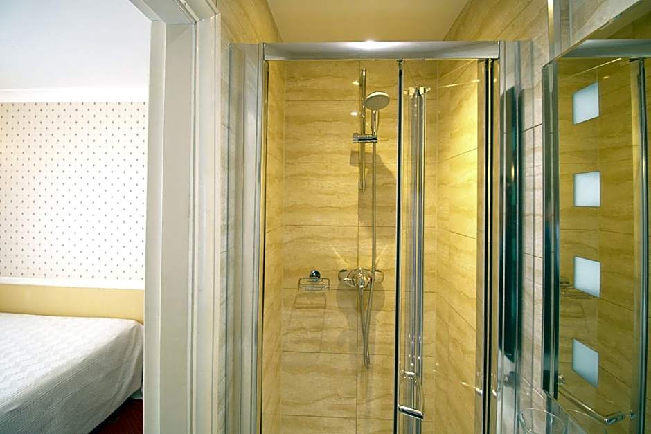 Balmoral House Hotel