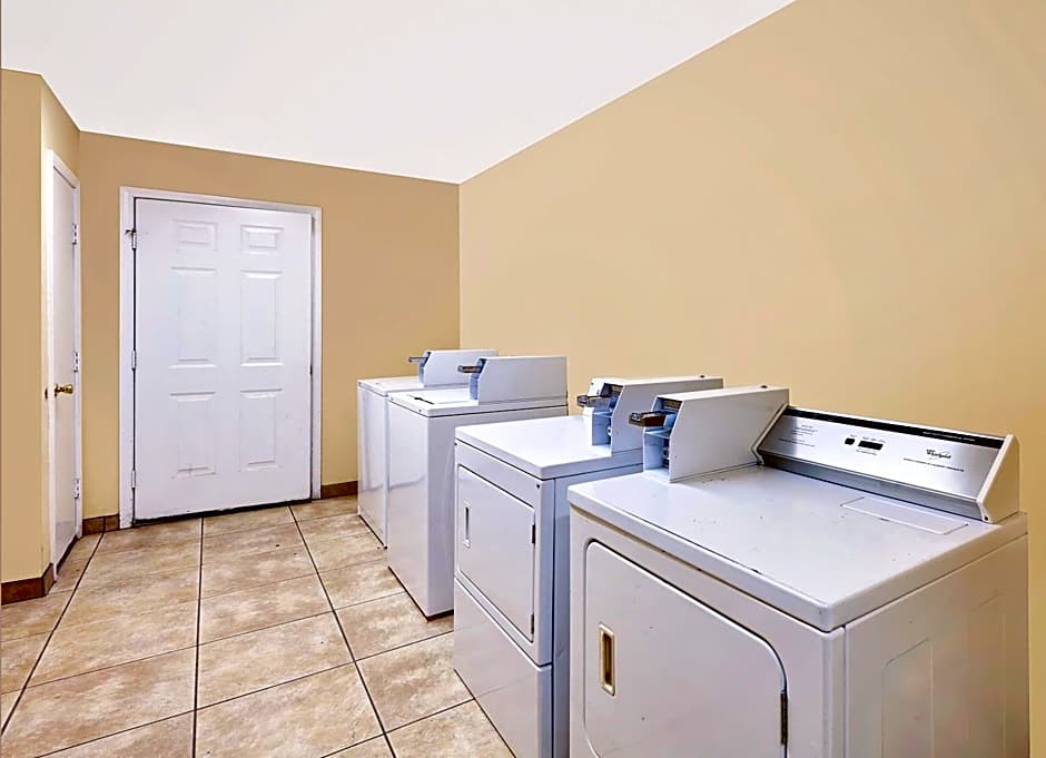 Super 8 by Wyndham Siloam Springs