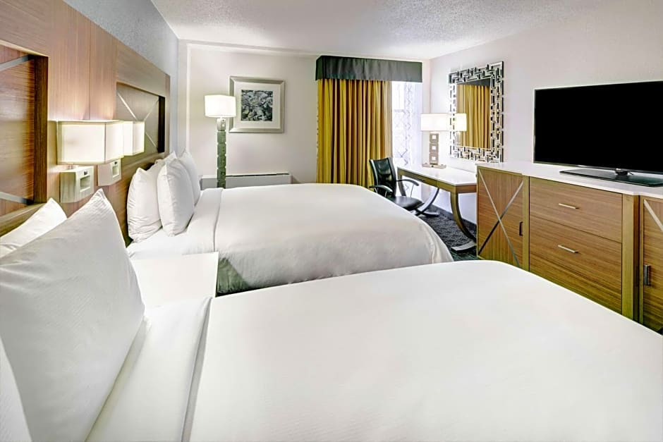 DoubleTree by Hilton Milwaukee Downtown