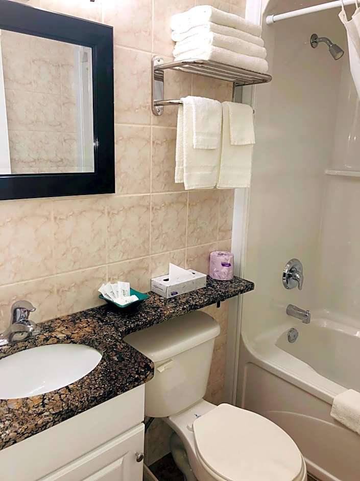 Perth Plaza Inn & Suites