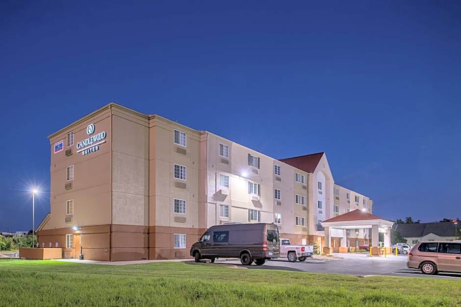 Candlewood Suites Topeka Hotel By IHG