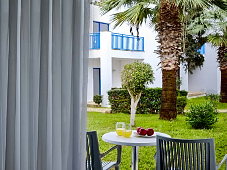 ONE BEDROOM GARDEN VIEW