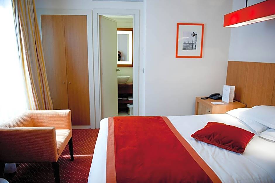 Westside Arc De Triomphe Hotel