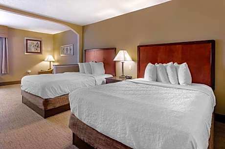 Deluxe Queen Room with Two Queen Beds - Non-Smoking