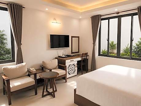 Queen Room with Garden View