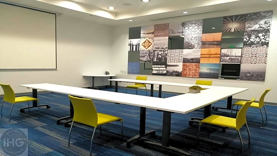 Holiday Inn Express And Suites Ensenada Centro By IHG