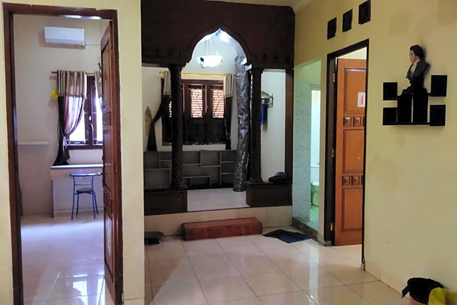 SPOT ON 92424 Wulan Homestay Syariah