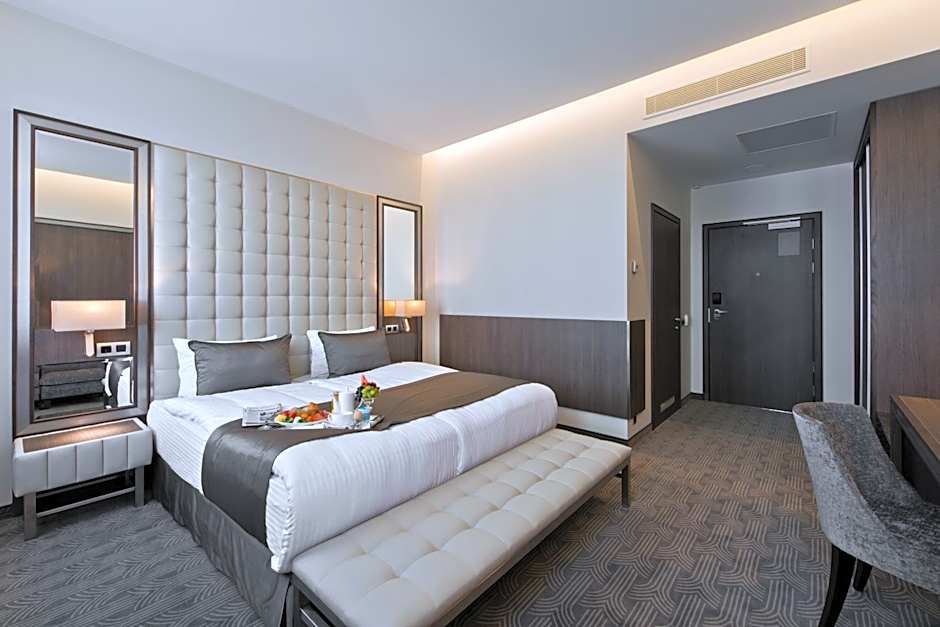 Congress Avenue Hotel