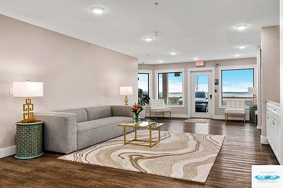 Gold Coast Inn ⁀➷ Breathtaking Sunsets ➠ Standard Lake View Room ➠ 106